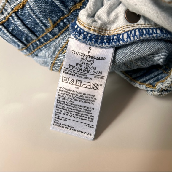 Three pairs of boys GAP shorts - Picture 4 of 14